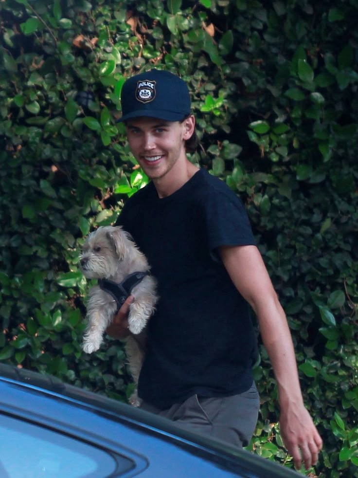 darla didn't like any men??? austin deceased mom's dog just passed away and she makes it all about her ugly husband, what the hell is wrong with this woman