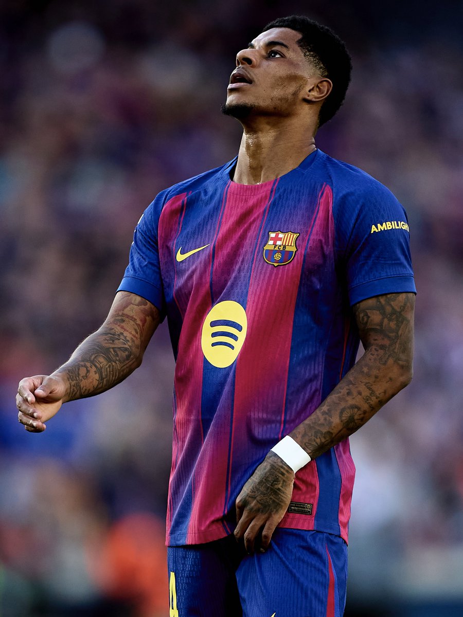 FabrizioRomano's tweet image. 🚨⚠️ Barcelona confirm Marcus Rashford will miss game vs Atlético Madrid this week.

The striker has pain in his left knee after taking a blow in the game against Mallorca on Saturday at Spotify Camp Nou.