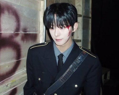 이 사진 너무 예쁜데 올려줄 본진 어디 없나..