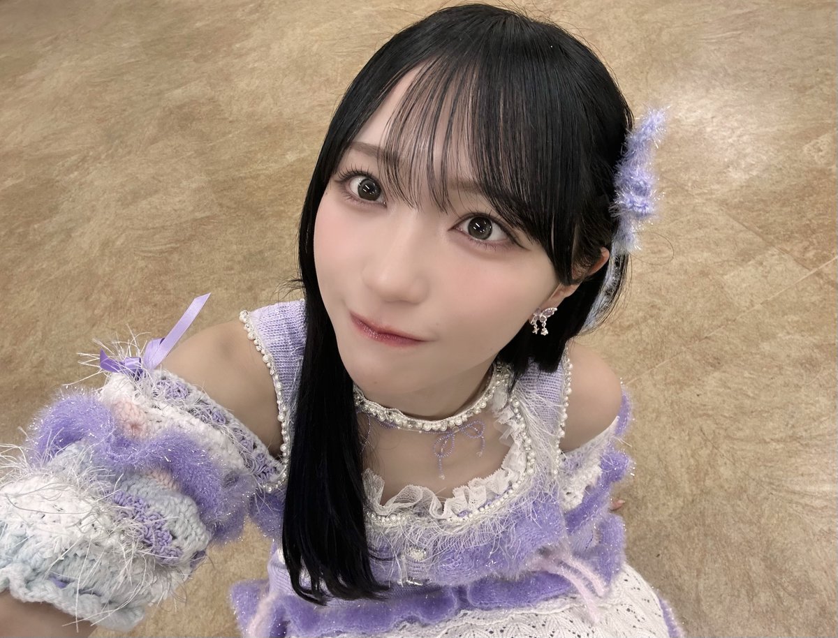 20thシングル リリースイベント
ありがとうございました🌸🫧

会いたいと思ってくれて、
気持ちを伝えにきてくれたことが
とてもとても！嬉しいです！！

ループもまとめ出しも！
楽しくて心ほかほかよ～～🔆

今日はストレートヘアよ～～