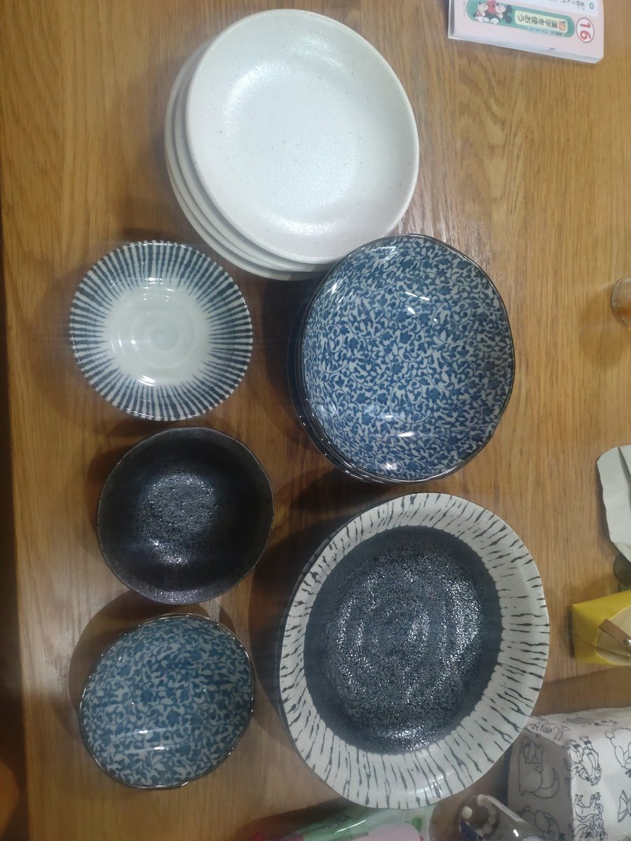 sei515's tweet photo. なんばに車で行く用事があったので、道具屋筋でたくさん食器を買ってホクホク
安く買えて満足 https://t.co/T8lINwhbWZ