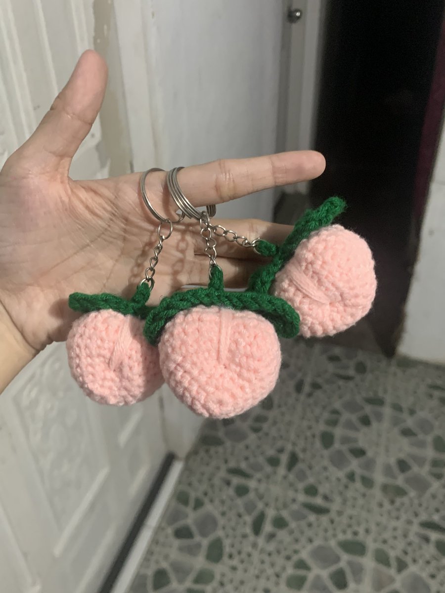 aezithreads's tweet photo. crochet comms #aeziworks #aeziproofs ⊹₊⟡⋆

made another bulk orderr, 30 pcs peach crochet keychains 🍑

tysm for trusting and ordering po! ❤️ https://t.co/MfXvf9dc7Y