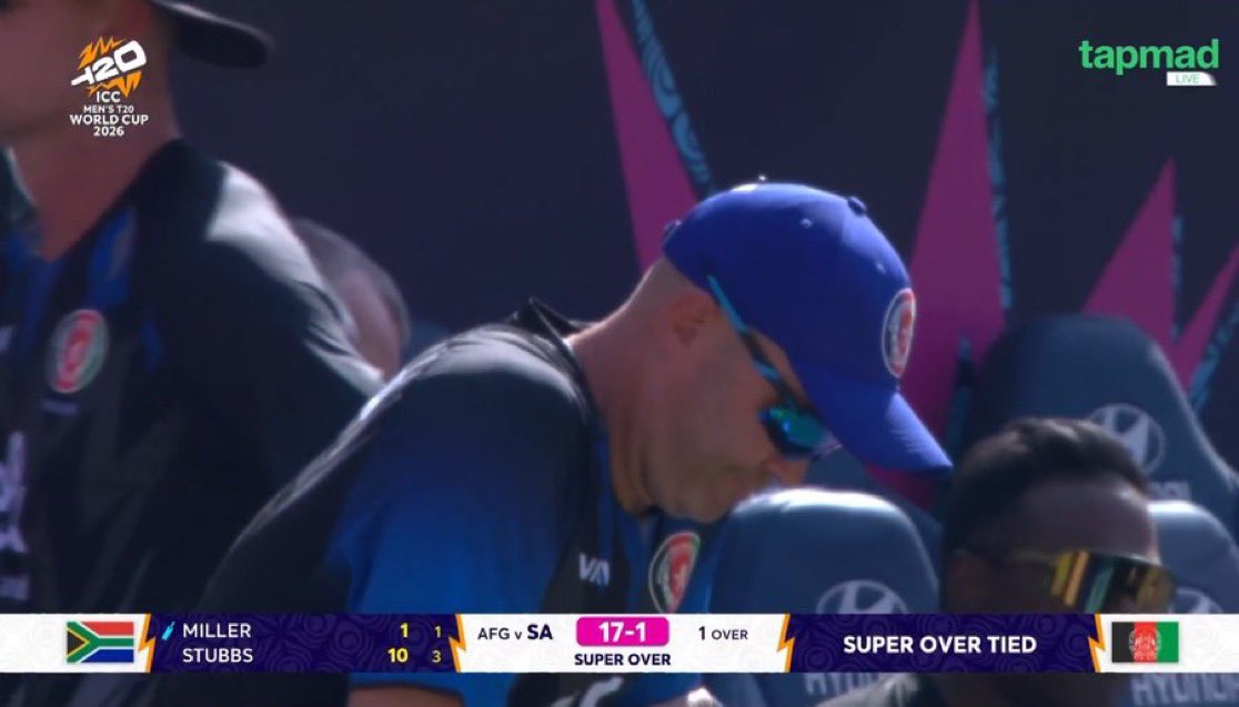 AmazingDealzNow's tweet photo. TWITTER HAS CHANGED THE LIKE BUTTON TO CELEBRATE AFTER BACK TO BACK SUPER OVER BETWEEN AFGHANISTAN AND SOUTH AFRICA IN AHMEDABAD

 #SAvsAFG https://t.co/HbwQDSMFmn