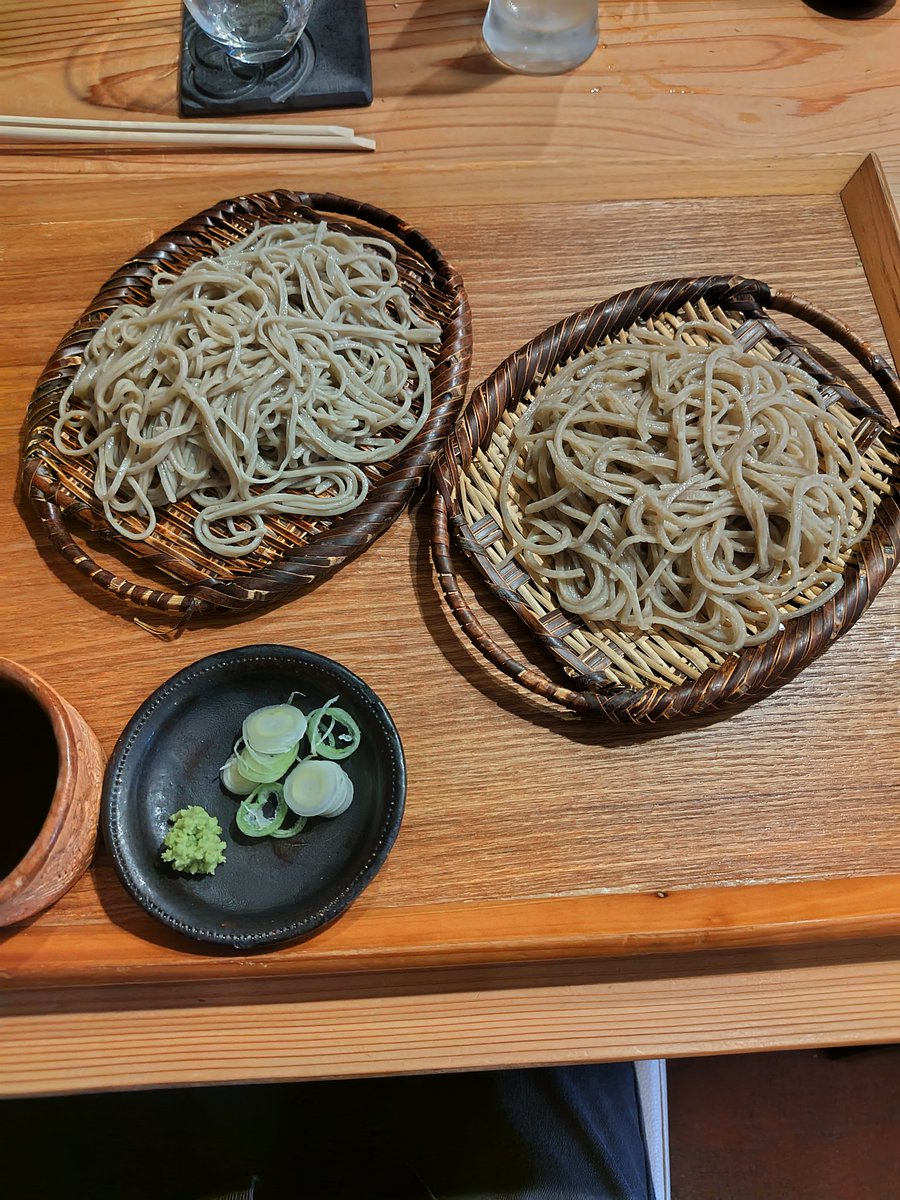 UsoRoku38's tweet photo. 3つで一人前くらいです。と言われ頼ん���3種食べ比べ。
一人前×３な量が出てきてビビる💦
食べきれなくてごめんなさい(_ _)
料理は全て美味しかった😀
#蕎麦 #甲府 #一草庵 #紬 https://t.co/EMdFCL7HUp