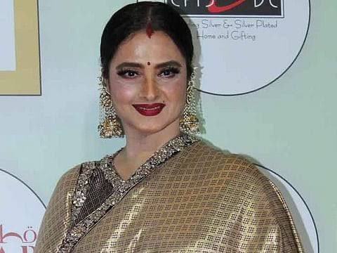 Bij_uji's tweet photo. Hema malini vs Rekha https://t.co/8boxWSeRFG