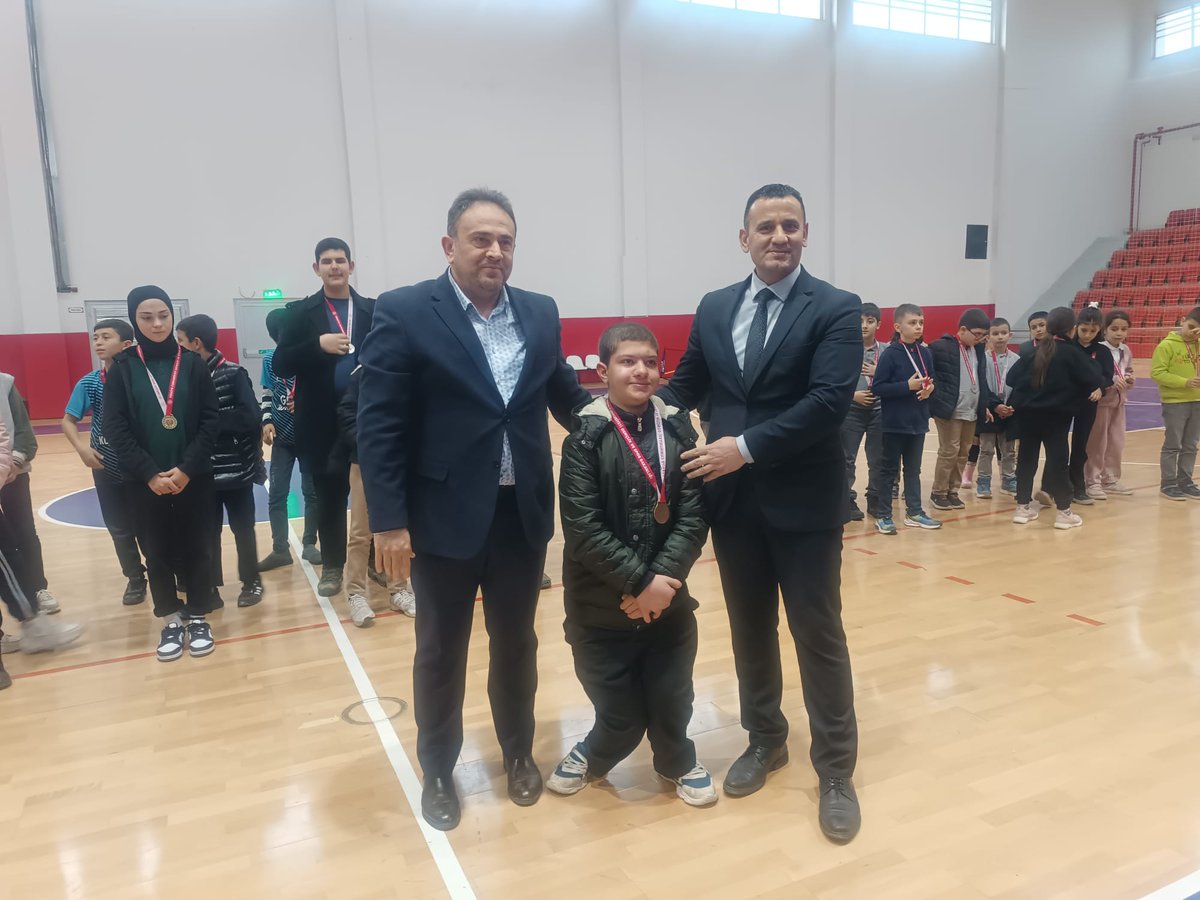 Oguzeli_mem's tweet photo. EĞİTİM İÇİN EL ELE, HEP BİRLİKTE ZİRVEYE!

 İlçe Milli Eğitim Müdürlüğümüz ile Gençlik ve Spor Müdürlüğü iş birliğinde düzenlenen Oğuzeli Akıl ve Zeka Oyunları İlçe Turnuvamızın ödül töreni tamamlanmıştır.

@Gaziantep_MEM 
@Dr_Onderarpaci 
@MustafaBozgyk27 https://t.co/6gw8dHZrBZ