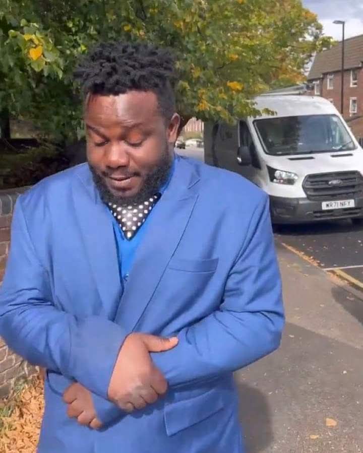 Cole Palmer told Sanchez where to dive to save the penalty, as a penalty expert him be 

Sanchez dived, them score werey.....werey vex look Palmer 

Palmer 👇👇