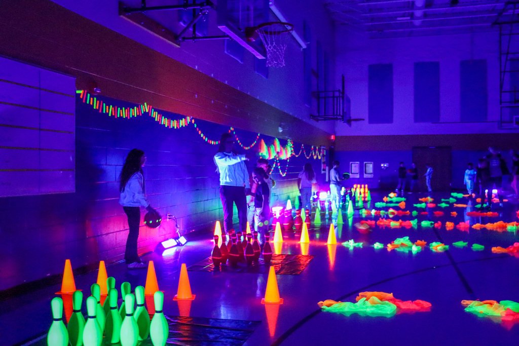 AberdeenCCL's tweet photo. C.C. Lee students and their parents had fun glow bowling on Monday as part of PE with Parents! 💙💛 https://t.co/XuQj2XTbyr