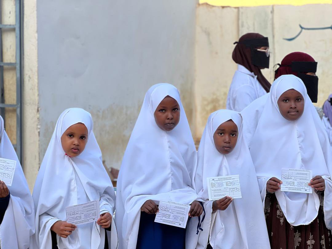 unicefsomalia's tweet image. Today marks Day 3 of the Diphtheria Vaccination Campaign in Puntland. Parents are encouraged to vaccinate and protect their children from the infectious disease. The vaccine is FREE, safe, and effective. #VaccinesWork @WHOSom @gavi @gatesfoundation @mohplso