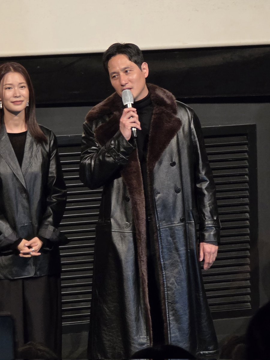 260211 휴민트 무대인사 #박해준

황치성 총영사동지 얼굴이 말이 안된다 진짜.........