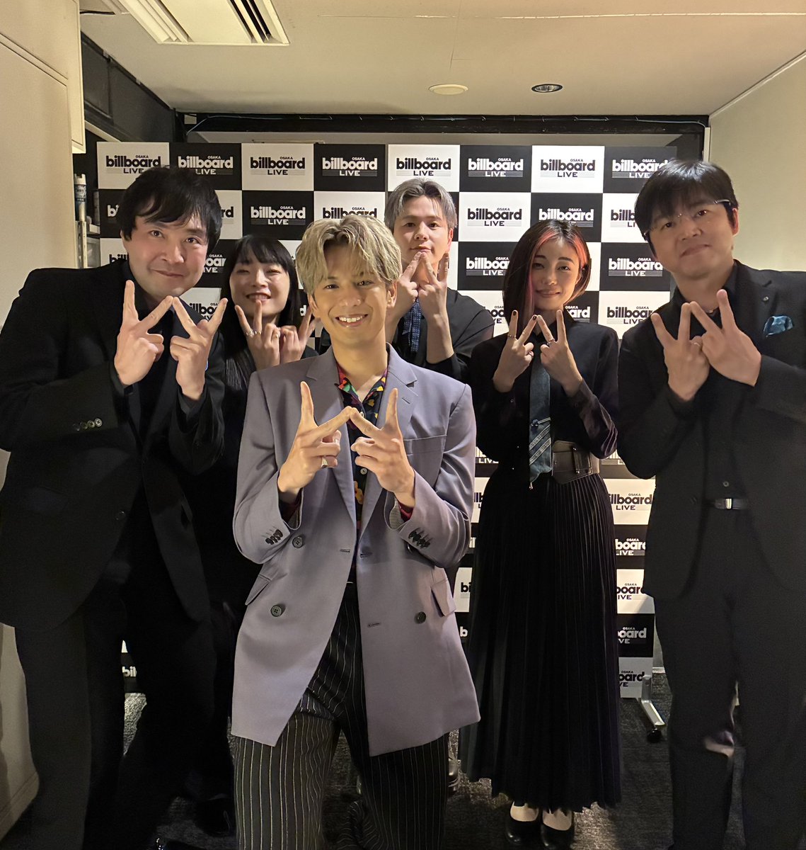 2日目！！大阪〜^ ^
雨の中本当ありがとうございました^ ^めっちゃ楽しかった！！ツアーってやっぱりいいですな！！まだまだ行けるな！！！次は横浜行くぞー！
想いを寄せてくれたCREW〜ありがとうね！！
#MORISAKIWINBBB
#MORISAKIWIN