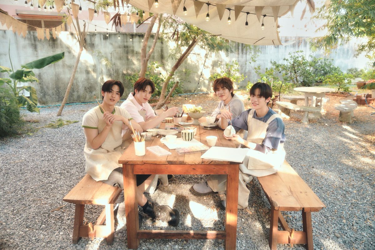 webstarupdate's tweet photo. #JINWOOK & #PHUTATCHAI OF #BUSbecauseofyouishine ชวนหยุดเวลา ผ่านเพลง ‘Take Our Time’
ส่งเพลงที่ 2 ของ OST. ด้วงกับเธอ Duang With You Series มาทำให้ใจได้เต้นแรง
#TakeOurTime #ด้วงกับเธอSeries
ทำเอาแฟน ๆ ฮ็อปหนักจนเก็บอาการไว้ไม่อยู่ กับความฟินในซีรีส์ ‘ด้วงกับเธอ Duang With You Series’ ที่เดินเรื่องไว ไม่กั๊กเรื่องความรู้สึกของตัวละคร จนต้องรอติดตามทุกวีคเพื่อเอาใจช่วย ‘ด้วง’ ให้ ‘ฉิน’ ยอมใจอ่อนหลังตกหลุมรักตั้งแต่แรกพบ โดยได้ ‘ตี๋ตี๋ วันพิชิต นิมิตภาคภูมิ’ และ ‘ป๋อ ศุภการ จิรโชติกุล’ แสดงนำในซีรีส์เรื่องนี้ แต่นอกจากหลากหลายโมเมนต์ในเรื่องแล้ว เพลงประกอบซีรีส์ยังทำให้เข้าใจในอารมณ์และความรู้สึกของตัวละครในเรื่องมากขึ้นอีกด้วย ผ่าน OST. ลำดับที่ 2 ‘Take Our Time’ ที่ราวกับการหยุดเวลาให้เป็นโมเมนต์ของความสุขที่มีแค่เรา
สำหรับเพลง ‘Take Our Time’ OST. ซีรีส์ ‘ด้วงกับเธอ Duang With You Series’ ลำดับที่ 2 ได้ 2 ศิลปิน ‘JINWOOK OF BUS’ และ ‘PHUTATCHAI OF BUS’ มาถ่ายทอดความรู้สึกผ่านบทเพลงที่เต็มไปด้วยความอบอุ่นและเสียงร้องหวาน ๆ ผสานการแร็ปที่ลงตัว โดยเปิดด้วยเสียงของเปียโนที่นำพาความรู้สึกให้ได้ผ่อนคลายและค่อย ๆ อินไปกับเนื้อเพลงที่เป็นฝีมือการแต่งของเจ้าหญิงแห่งวงการ T-POP ‘แอ้ม อัจฉริยา ดุลยไพบูลย์’ ซึ่งได้ฝากผลงานไว้ใน OST. ซีรีส์ ‘ด้วงกับเธอ Duang With You Series’ ก่อนหน้านี้ด้วยเช่นกัน
โดยเสียงร้องของ ‘JINWOOK OF BUS’ และ ‘PHUTATCHAI OF BUS’ ในเพลง ‘Take Our Time’ เติมเต็มความอบอุ่นได้อย่างสมบูรณ์ ด้วยการสื่อถึงโมเมนต์ของความรักที่มีความอ่อนโยนและไม่เร่งรีบ ปล่อยให้คนที่ตกหลุมรักกันได้มีช่วงเวลาที่ธรรมดาแต่แสนพิเศษ และค่อย ๆ ซึมลึกถึงความรู้สึกกับสิ่งที่อยู่ตรงหน้าจนไม่อยากให้ทุกอย่างจบลง และอยากหยุดเวลาที่มีความสุขนี้ไว้ให้ Make This Time Forever ผ่านเมโลดี้ที่เรียบง่ายและเสียงร้องของทั้ง 2 ศิลปิน ที่เข้ากันได้อย่างพอดี
‘จินวุค’ และ ‘ภู ธัชชัย’ เผยถึงเพลงนี้ว่า “ถือเป็นโอกาสดีที่เราทั้งสองคนได้มาร้องเพลง OST. ซีรีส์ ด้วงกับเธอ Duang With You Series ที่เป็นเหมือนเพลงที่แทนความรู้สึกของตัวละครในเรื่อง และดีใจที่ได้ทำงานร่วมกับพี่แอ้ม อัจฉริยา ครับ เพลงนี้เป็นเพลงที่ฟังได้ง่าย ๆ แต่มีความพิเศษที่ซ่อนอยู่ในเนื้อเพลง”
ฟังเพลงสุดละมุนใจไปพร้อมกับโมเมนต์ที่มีค่าและมีควาหมายจนอยากหยุดเวลาเอาไว้ ผ่านเพลง ‘Take Our Time’ OST. ด้วงกับเธอ Duang With You Series และชม Music Video ได้แล้ววันนี้ทาง YouTube: DMD MUSIC รวมทั้งลุ้นกับการทำทุกทางของ ‘ด้วง’ ที่อยากเอาชนะใจ ‘ฉิน’ ให้ได้ ติดตามได้ทุกวันเสาร์ เวลา 21.30 น. ทางช่อง One31 รวมถึงชมออนไลน์ย้อนหลังได้ที่ Youtube : Mandee Channel และชมออนไลน์เวอร์ชัน UNCUT ได้เวลา 22.30 น. บนแอป iQIYI (อ้ายฉีอี้) และเว็บไซต์ https://t.co/KD6tVNuhCO ที่เดียวเท่านั้น