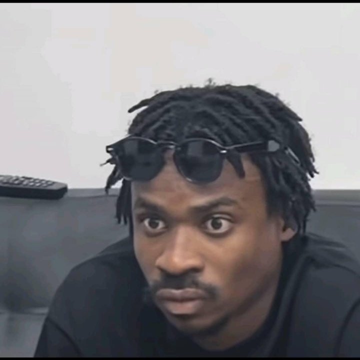 debayo tweet media