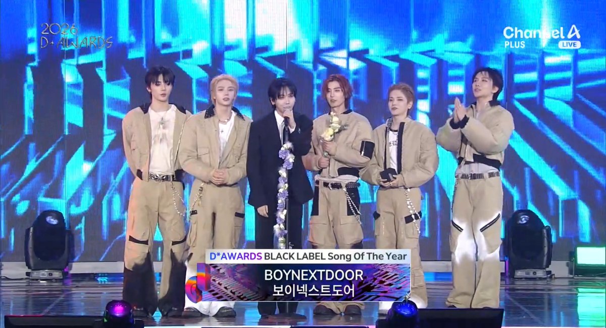 🏆 CONGRATULATIONS 🏆

BOYNEXTDOOR가 제 2회 디 어워즈에서 대상 <BLACK LABEL Song Of The Year> 상을 수상하였습니다! 

BOYNEXTDOOR의 디 어워즈 대상 올해의 노래 수상을 마음껏 축하해주세요❤️🎉

#보이넥스트도어_올해의노래_수상축하해 
#BOYNEXTDOORxDAWARDS