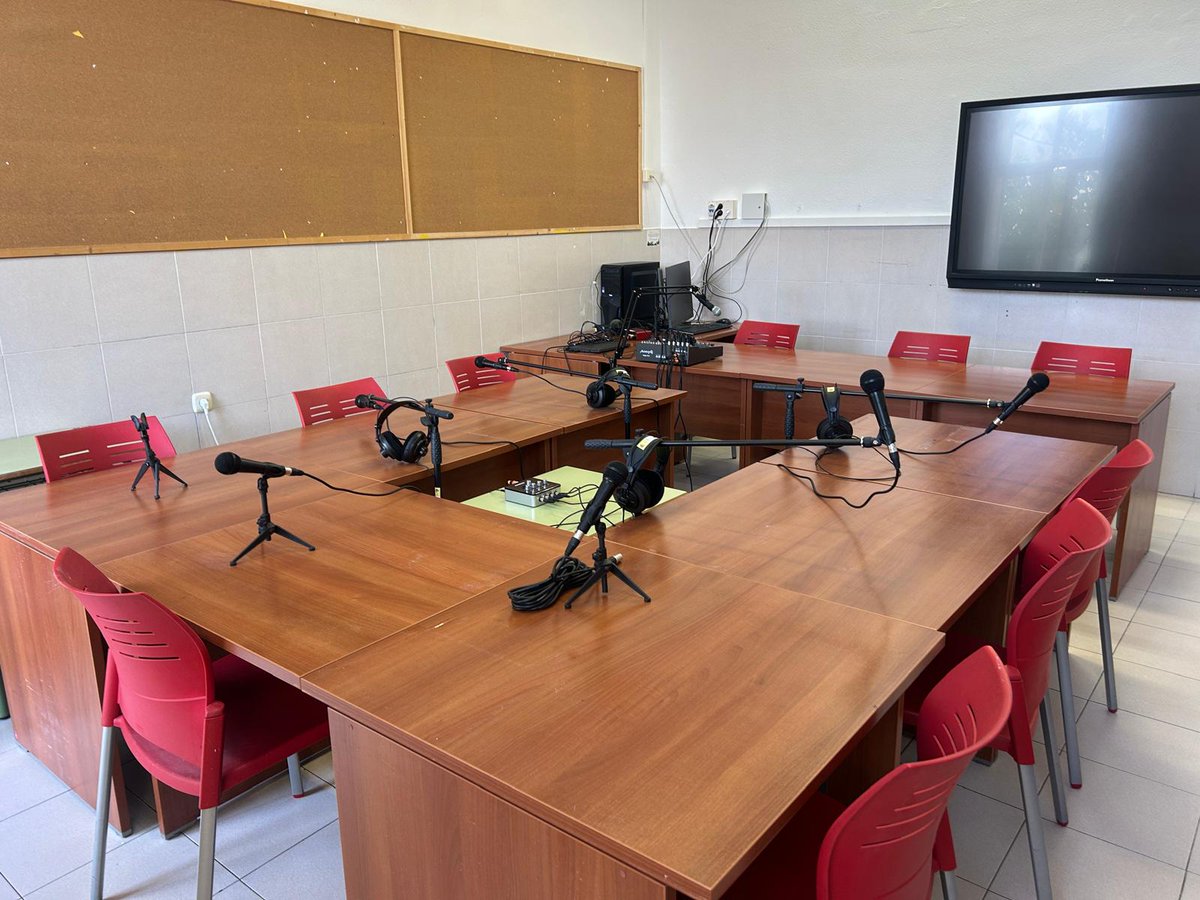 RTVEMelilla's tweet photo. 🔴 Este viernes celebramos el Día Mundial de la Radio.

@rne en #Melilla emitirá una programación especial desde el @CEIPMediterrne1 para conocer el proyecto de radio escolar que está preparando el centro educativo.

📻 Desde las 13:30h en "Mediodía Melilla". https://t.co/pHOeu4uR6O