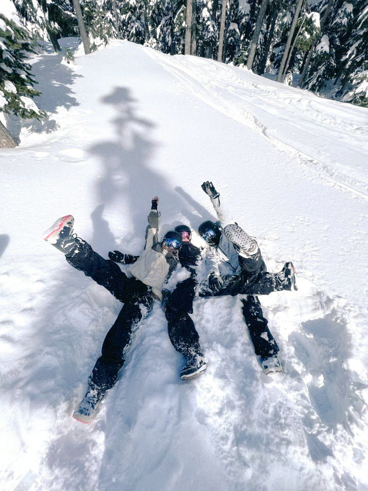 ㅤ
     𝐉𝐮𝐧𝐠𝐟𝐫𝐚𝐮𝐣𝐨𝐜𝐡, 𝐒𝐰𝐢𝐭𝐳𝐞𝐫𝐥𝐚𝐧𝐝.
     Tuesday, 15.39 CET. 

Swiss slopes, freezing toes, and the usual cousins shows! I'm trying to race, Vincie’s making sure we don’t crash and Nanat is just here for the hot cocoa breaks. Back to childhood times. 
⠀