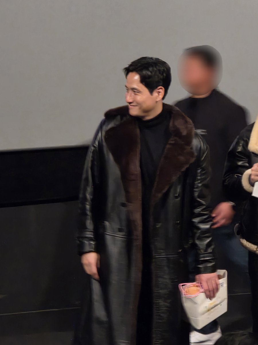 260211 휴민트 무대인사 #박해준

빌런이 이렇게 귀여워도 되는건가요,,,,
완전혀수납까먹은가나지아냐;;