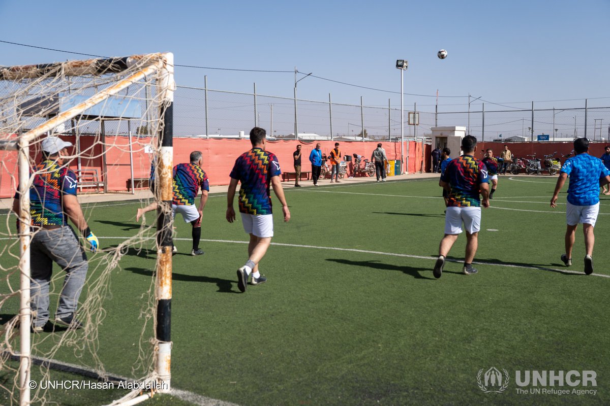 ZaatariCamp's tweet photo. β½οΈ On the football field in #AzraqCamp, UNHCR colleagues and refugees play side by side.βΉοΈββοΈ
A reminder that no matter who we are, we share the same hopes, dreams, and love for the game. πͺπͺπ https://t.co/R0DwPraUOl