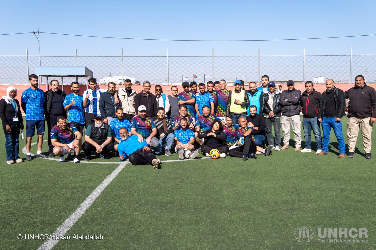 ZaatariCamp's tweet photo. β½οΈ On the football field in #AzraqCamp, UNHCR colleagues and refugees play side by side.βΉοΈββοΈ
A reminder that no matter who we are, we share the same hopes, dreams, and love for the game. πͺπͺπ https://t.co/R0DwPraUOl