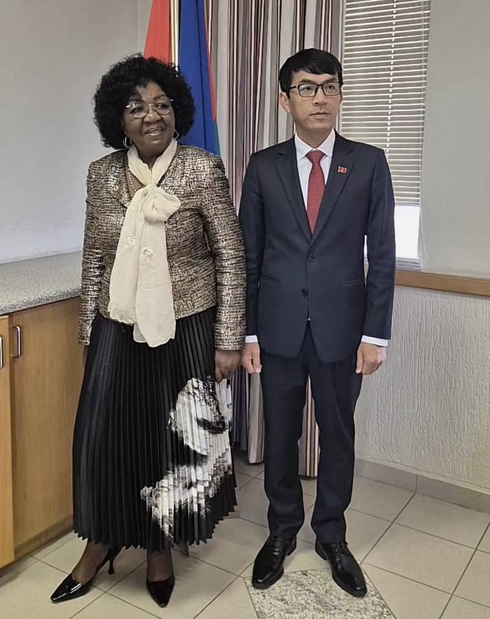 #TheOnlyPartyWeTrust tweet media