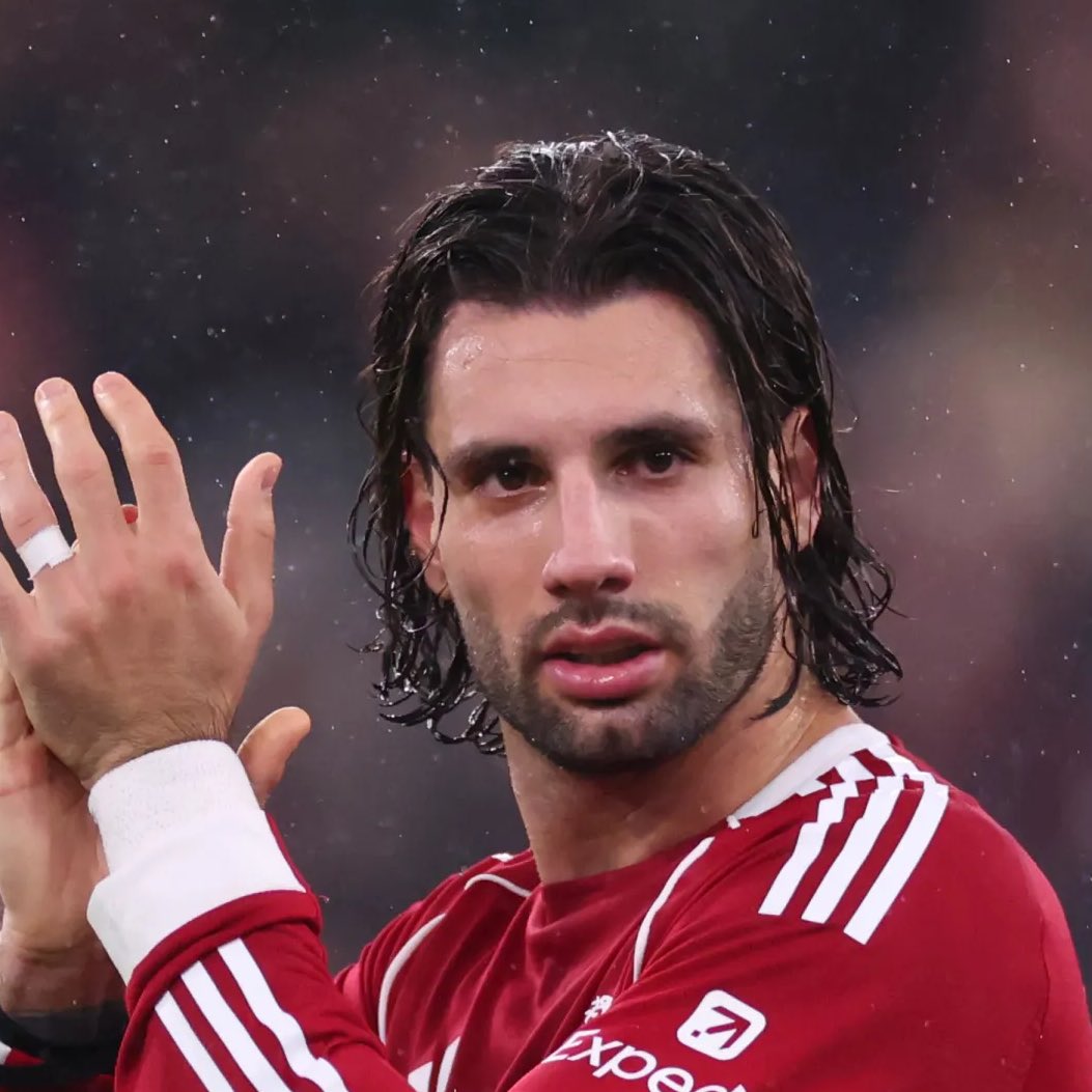 LFCTransferRoom's tweet photo. 📊 Rank these 4 individual Liverpool midfielder seasons from worst to best:

- Szoboszlai 25/26 (So far) 
- Mac Allister 24/25 
- Thiago Alcantara 20/21 
- Jordan Henderson 18/19 https://t.co/uHtkNbpdE0