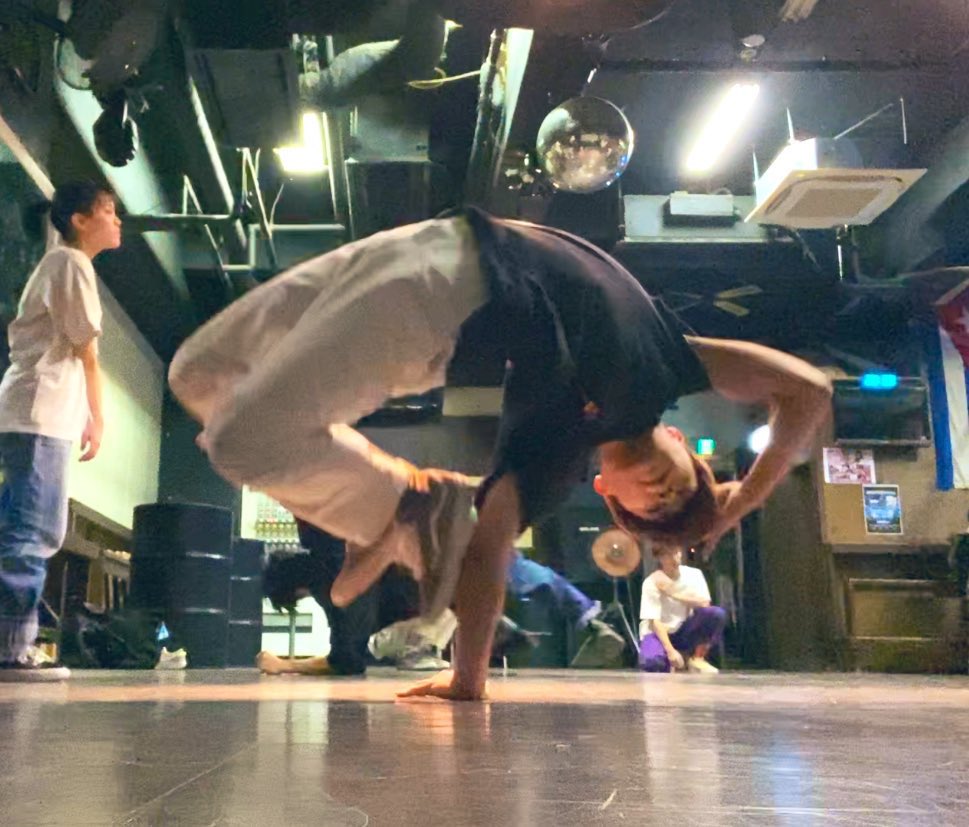 joshitu_255's tweet photo. 披露の機会は滅多に無いですが、
踊るタイプのイセキです。

デジタル絵は苦手ですが
クレヨン画だけチョコっと！！
改めて宜しくお願い致します！！ https://t.co/kd2jM88Uo3
