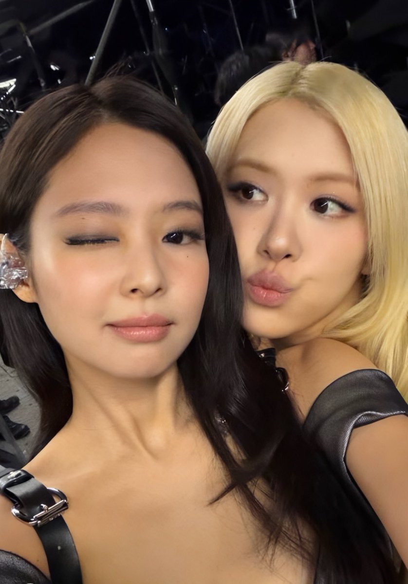 jenniepics's tweet photo. https://t.co/sqodOizUV6