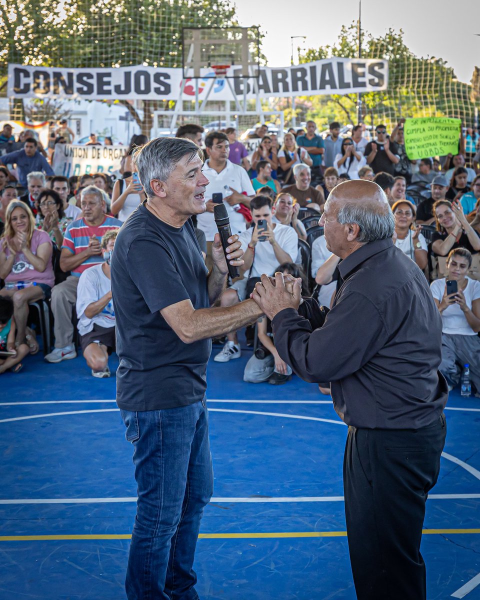 raullacava's tweet photo. En Barrio Liceo III Anexo celebramos algo que se soñó, se trabajó y hoy es realidad: su nuevo polideportivo.
Ver a las familias reunidas, a niñas y niños corriendo, jugando y disfrutando, nos recuerda que estos lugares no son sólo obras: son encuentros, son abrazos, son comunidad https://t.co/oFdj1xgDjY