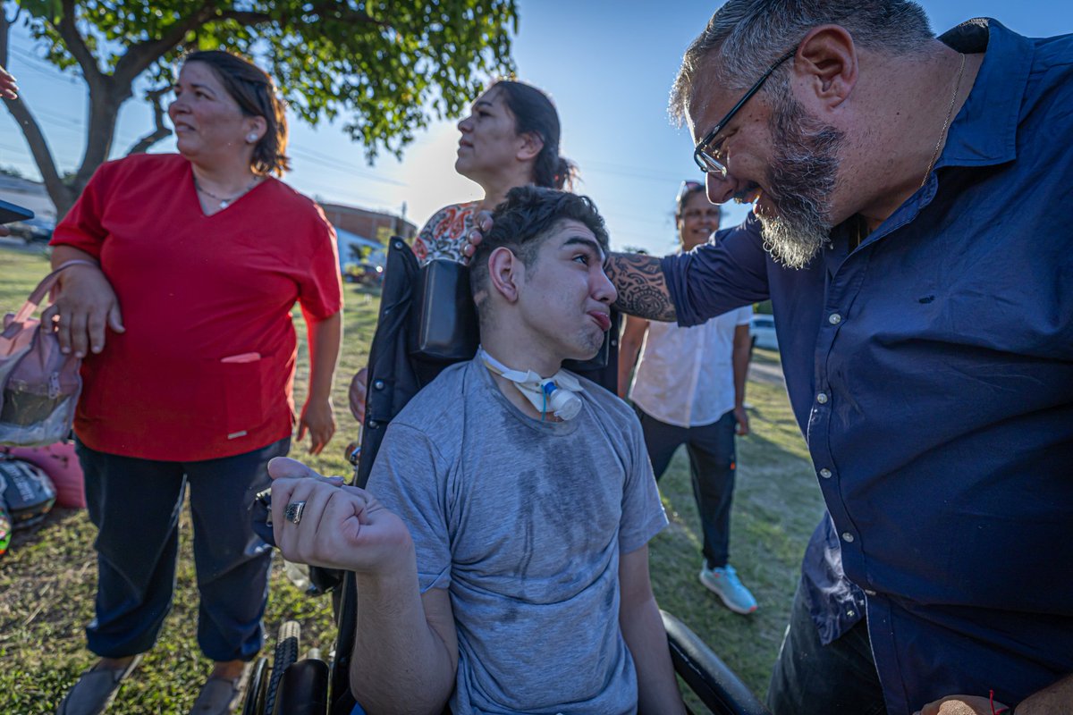 raullacava's tweet photo. En Barrio Liceo III Anexo celebramos algo que se soñó, se trabajó y hoy es realidad: su nuevo polideportivo.
Ver a las familias reunidas, a niñas y niños corriendo, jugando y disfrutando, nos recuerda que estos lugares no son sólo obras: son encuentros, son abrazos, son comunidad https://t.co/oFdj1xgDjY