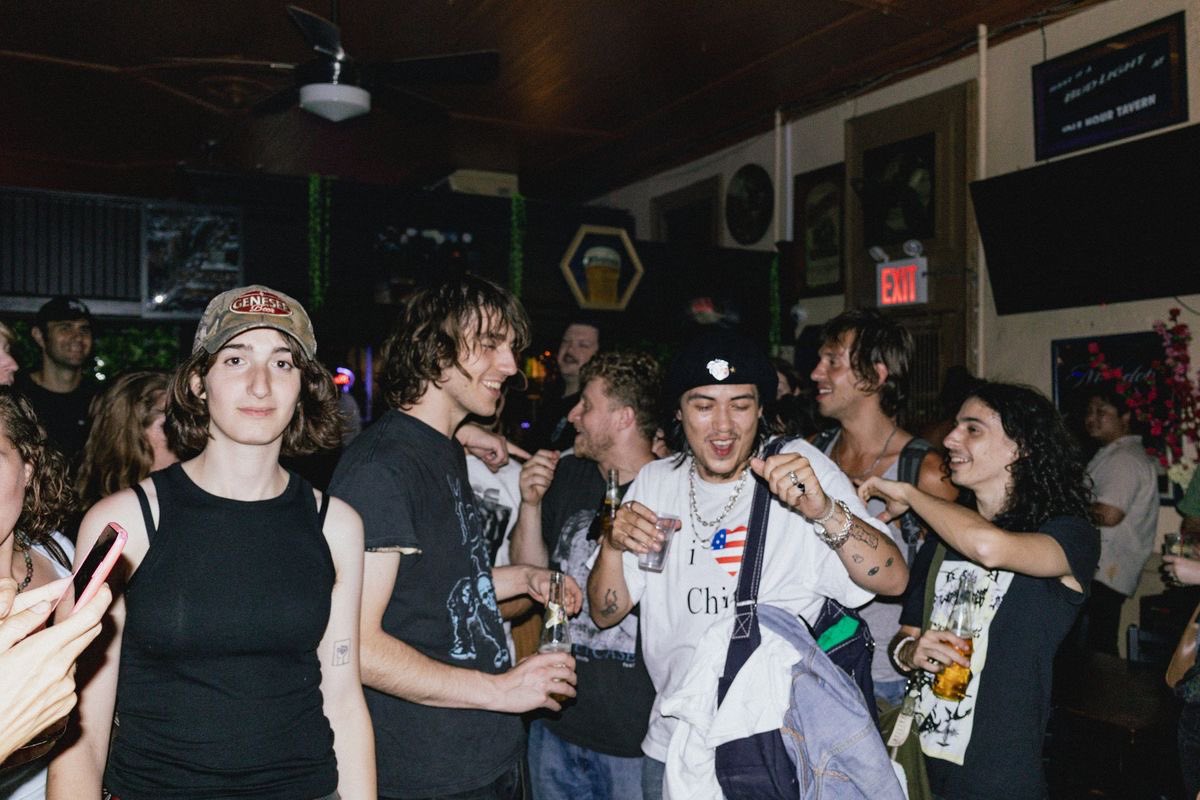 geesebandupdate's tweet photo. the gangs all here https://t.co/vsJgG5mwGS