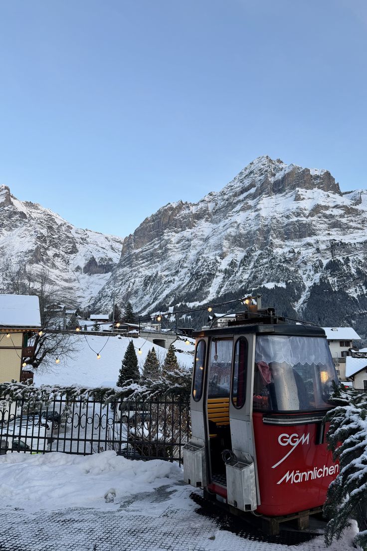 ㅤ
     𝐉𝐮𝐧𝐠𝐟𝐫𝐚𝐮𝐣𝐨𝐜𝐡, 𝐒𝐰𝐢𝐭𝐳𝐞𝐫𝐥𝐚𝐧𝐝.
     Wednesday, 16.05 CET. 

First travel with Joseph as a new official family member. From the peaks of Switzerland with my favorites. Only 10% skiing, 90% laughing at each other falling down. (lol) 
⠀