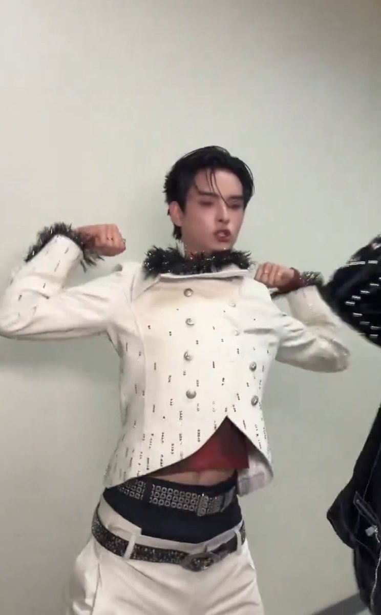 ราชินีแห่งอาณาจักรดอกไม้                 เจ้าชายลูกแม่อิงโกะ