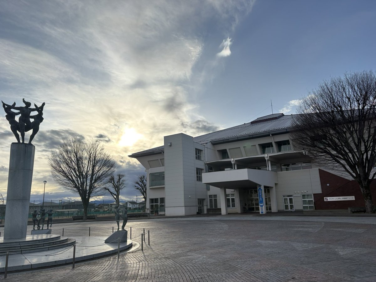 はいお疲れ様です！ #23俳句【止まらない 続けるちから 走ります】
2月月間走目標280km実績34.4km 残245.6km
2/5 10km 45'12 4'31/km
2/11 10000m 50'38 5'03/km 400m 1'15
キツいですがやります！足腰鍛錬大事と感じてます👍
#run #gunma #地域活性化 #sports