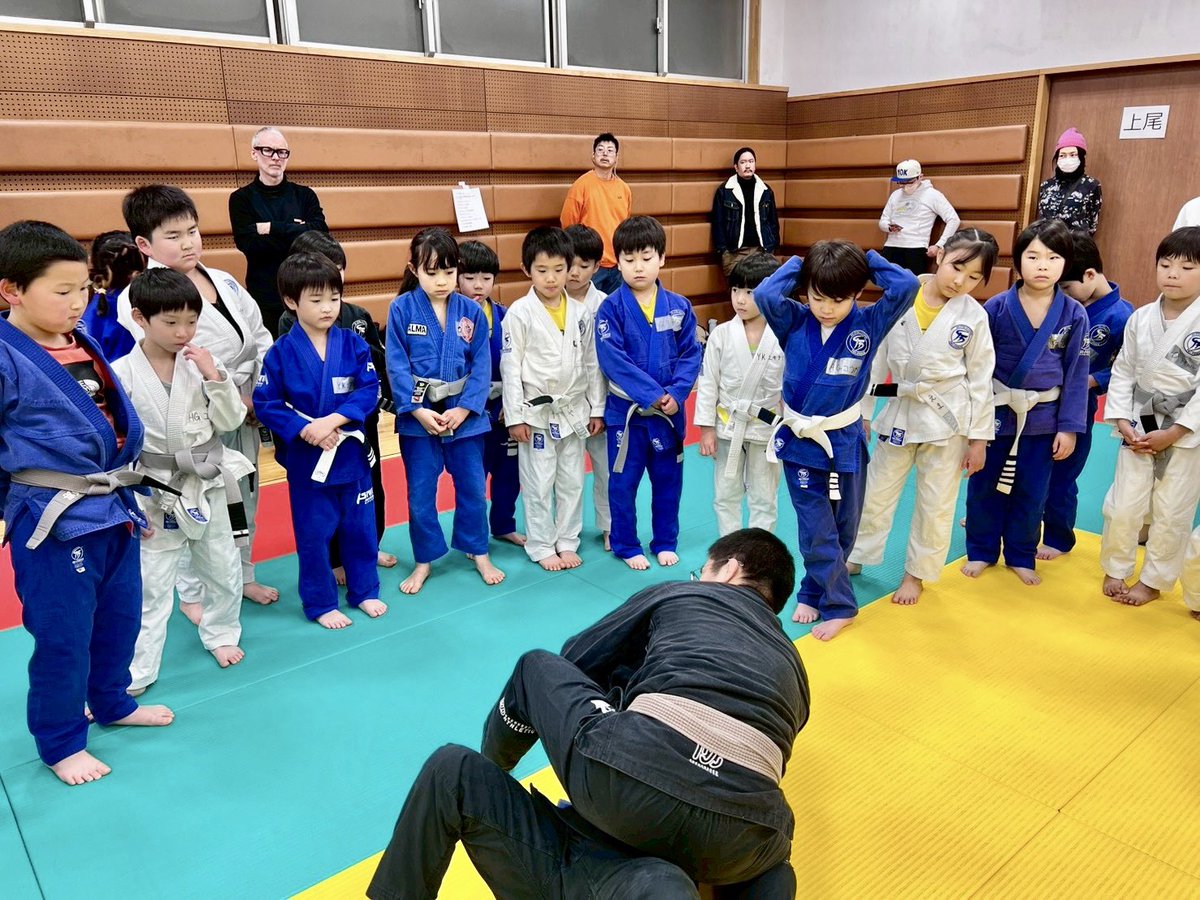 TakaoHagino's tweet photo. トライフォースキッズキャンプ2026Vol.1🥋
東中野からも3名のキッズが参加しました✌️

今回、自分が1・2年生のテクニック指導を担当させていただきました。
#triforcebjj #jiujitsu #bjj #トライフォース #ブラジリアン柔術 https://t.co/PgUmNqzxys