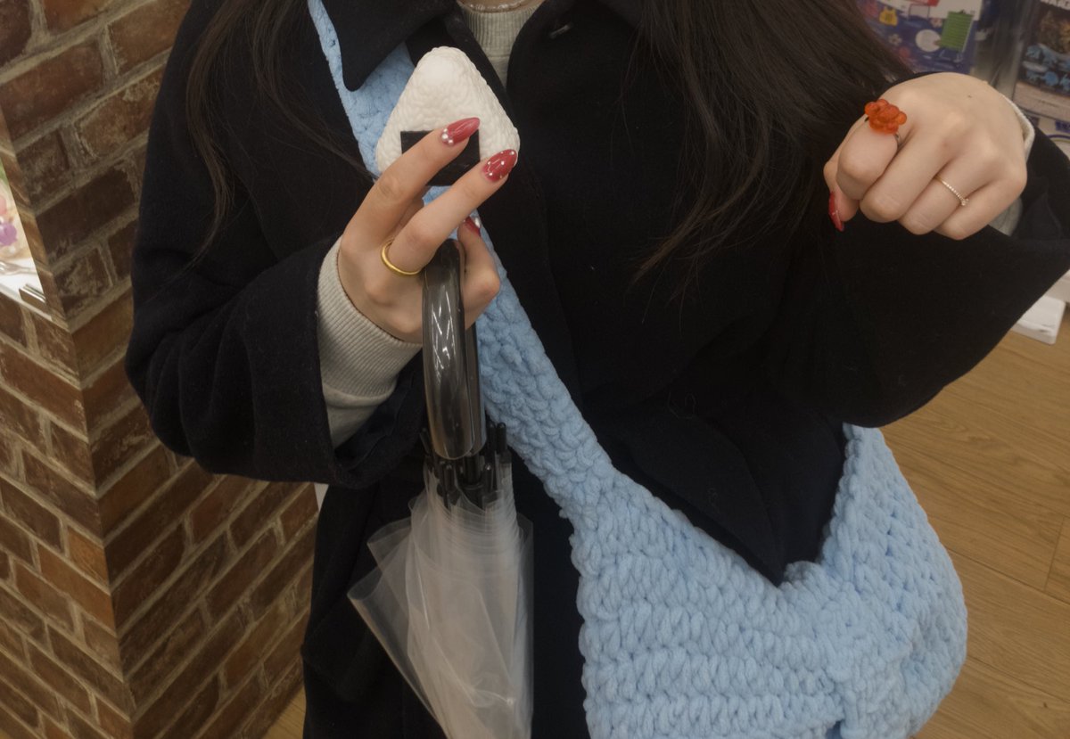 오니기리 반지 가챠 뽑다
저 오니기리에 약넣어다녀야지