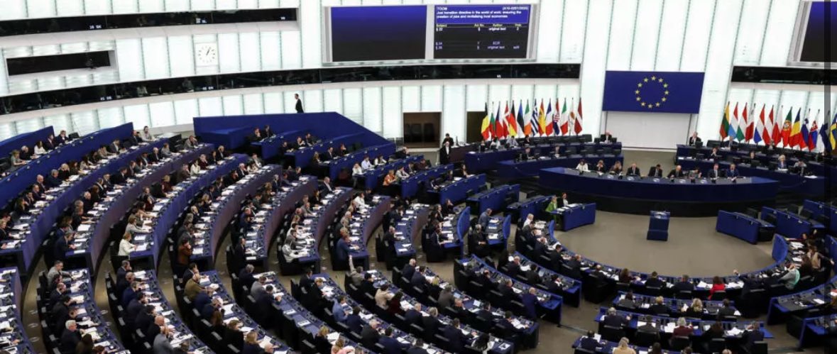 Le Parlement européen approuve un nouveau prêt de 90 milliards d'euros à l'Ukraine. Le Parlement européen a approuvé ce mercredi 11 février un prêt de 90 milliards d’euros à l’Ukraine. Alors que les Américains se contentent désormais du strict minimum dans leur soutien à Kiev.