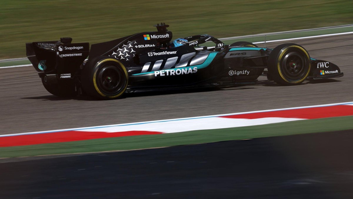 🚨 Sessão da manhã concluída 

• George Russell completou 56 voltas, com melhor tempo de 1:36.108.

• Programa focado principalmente em stints longos e consistência de corrida.

À tarde, é a vez de Kimi Antonelli assumir o carro.

#F1 #TeamAKA