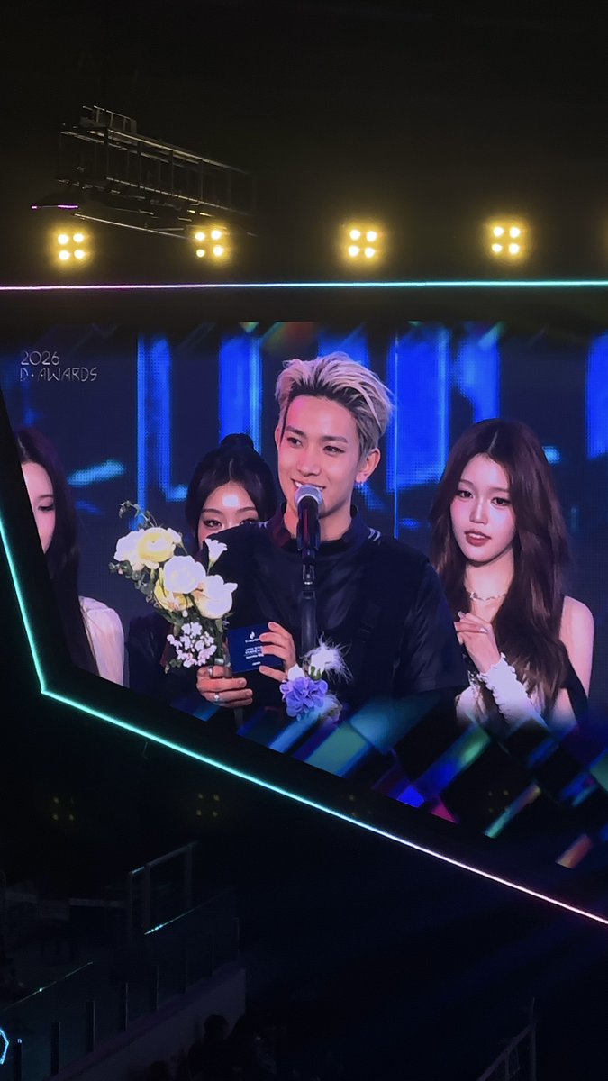 en_tashii's tweet image. Congrats HEESEUNG! 🫳🏻🫳🏻