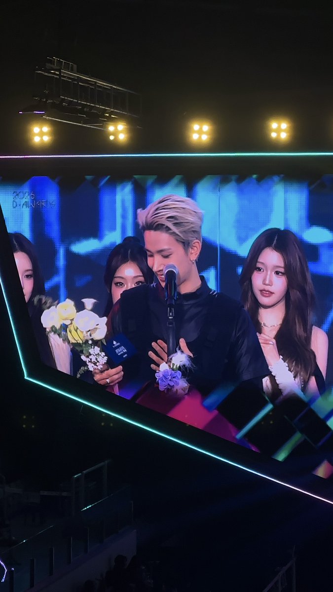 en_tashii's tweet image. Congrats HEESEUNG! 🫳🏻🫳🏻