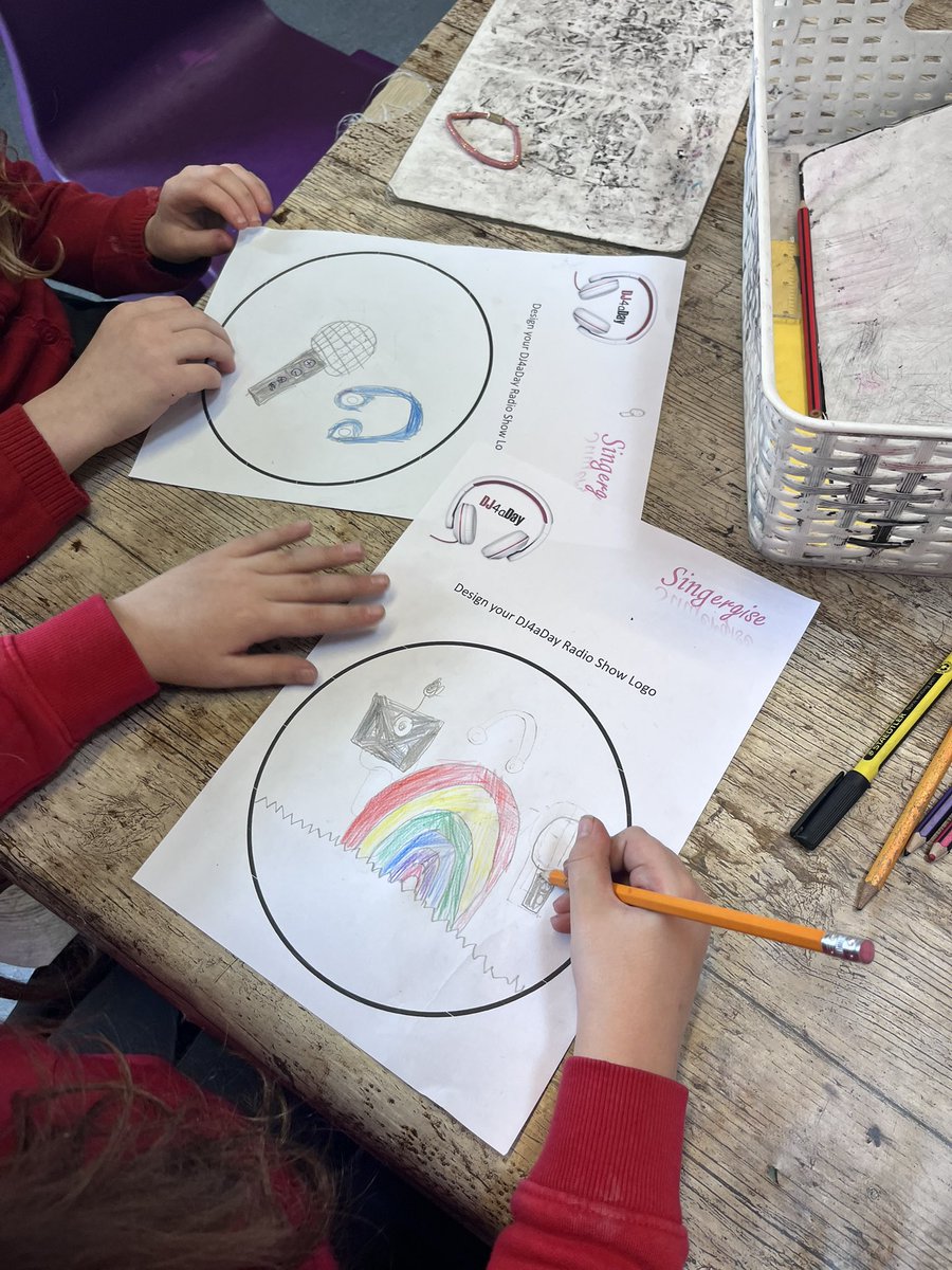singergise1's tweet photo. A wonderful morning with Yr3/4 this morning @garntegprimary @mrsnsafdar95 more to come later! #DJ4aDay #creative #collaboration #jingjes #radio #notinmissout https://t.co/Mql5yhGNNr