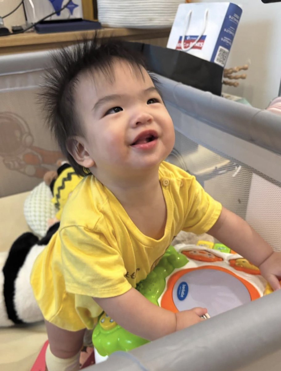 ฮี่!น่าย้ากง่ะะ จิ๋วเด้นของป้าฟันขึ้นเเล้วนิ🦷👶🫳🏻
ป้ารักรอยยิ้มของเคเดนทิ่สุบเรยย~
#CADEN