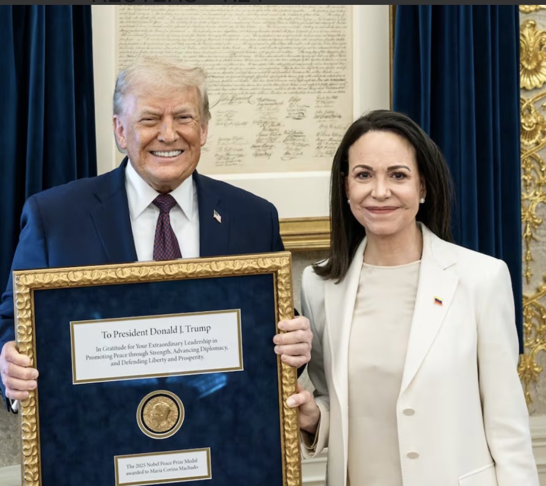 Como esta impresentable NO tiene el Premio Nobel para regalárselo a Trump, le va a regalar la Medalla de Madrid. 
Por lo menos la de Corina Machado era suya. La vasalla de Madrid le regala lo que es de todas y todos los madrileños. 
Ayuso es el farolillo de la vergüenza 😡😡😡🤮