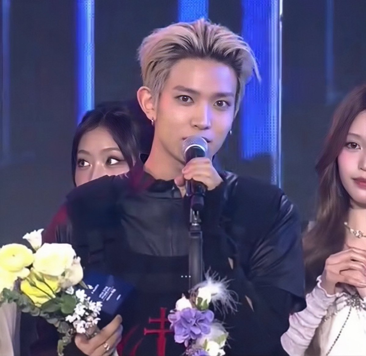 LHSGlobalTeam's tweet image. [📸] D AWARDS | 021126 

HEESEUNG receives his first solo trophy for ‘Global Choice (Male)’  at the 2026 D Awards Ceremony 🏆

Congratulations Heeseung 👏 

HEESEUNG GLOBAL CHOICE WINNER
#1BillionLoveForHEESEUNG
#ENHYPEN_HEESEUNG #엔하이픈_희승
@ENHYPEN @ENHYPEN_members