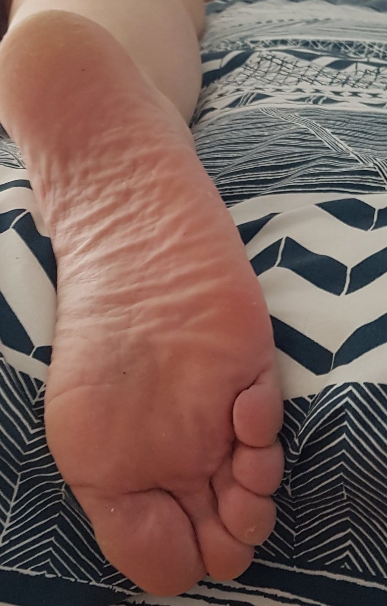 GoddessSunny👠🦶🧦😗💦 tweet media