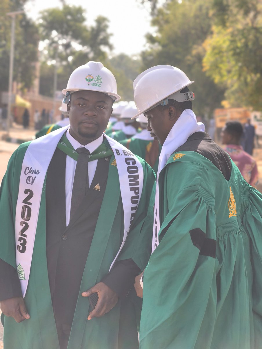 AhmadBalaAhmad2's tweet photo. Alhamdulillah for this milestone.
I graduated from the Department of Computer Engineering with a CGPA of 4.35.
Now officially Graduate
GMNSE ✅
P-COREN ✅
B.Eng. Computer Engineering (ABU).
The journey continues.
#ComputerEngineering #Engineering #COREN #GMNSE #ABU #Engineer https://t.co/SWFG89j2iU