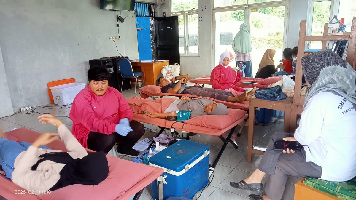 DONOR DARAH

Kegiatan donor darah sukarela di Balai desa Karangsari, Kecamatan Pejawaran (11/2)

Terkumpul 34 kantong darah dalam kegiatan tersebut, semoga menjadikan berkah untuk semua