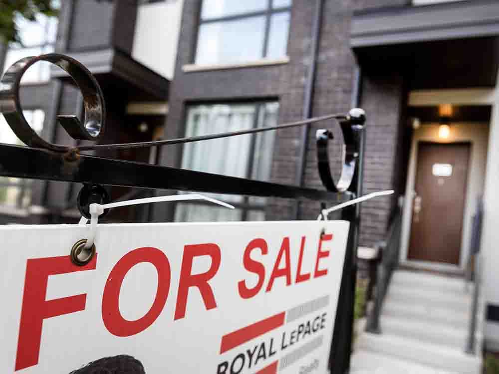 financialpost's tweet photo. 'Escape hatches are gone': Power of sale listings surge in Toronto https://t.co/gBWz1c3w0u https://t.co/vyGVeUEOBp