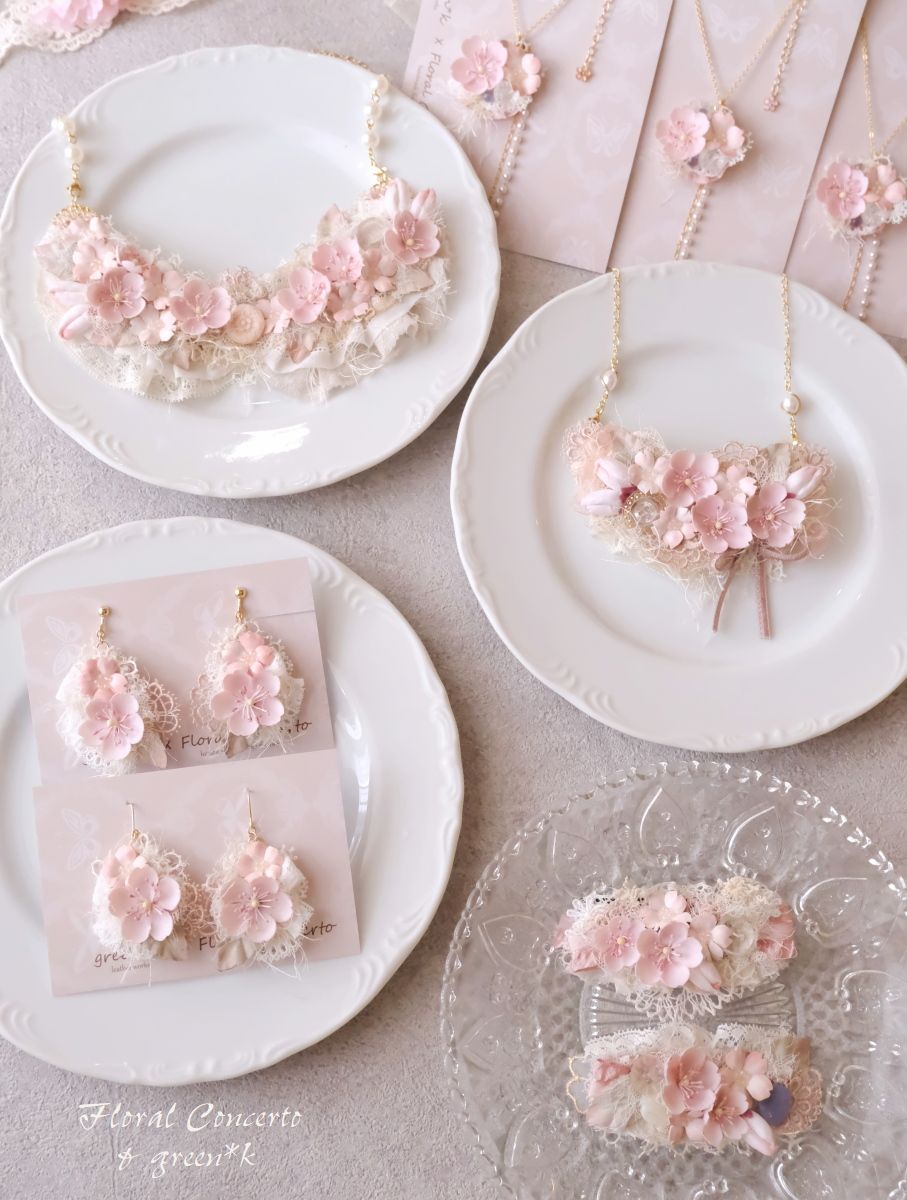 さわさやコラボ🌸 今回はふたりでたくさん 桜を作っています♡♡♡ 心