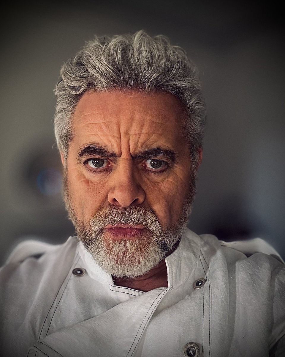 AledHall's tweet image. Methu credu bod blwyddyn gyfan (i’r dydd) wedi mynd ers noson agoriadol ‘Festen’ llynedd..am sioe anhygoel ôdd hi ‘fyd👌🏼

Can’t believe a year exactly has gone since we premiered ‘Festen’ (Turnage) last year @rbo_org 
What an amazing show/cast it was👌🏼

#Chef
#Festen