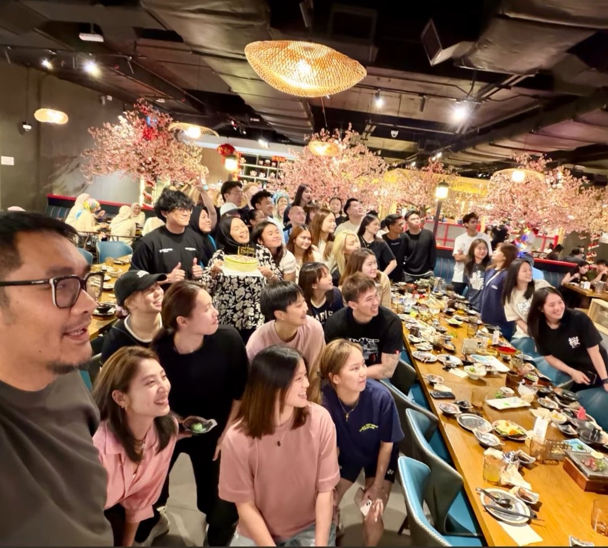 WD team bonding time 🥰🤩 missing one piece, Thinaah 🫠 May rezeki always flow and more titles coming soon 🥇🩷